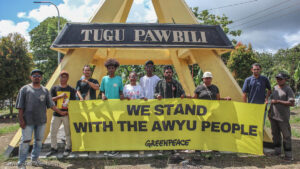 Sejumlah pemuda adat Papua di Sorong melakukan aksi foto Opportunity, mengungkapkan kekecewaan mereka terhadap putusan mahkamah Agung tolak kasasi Hendrikus Woro